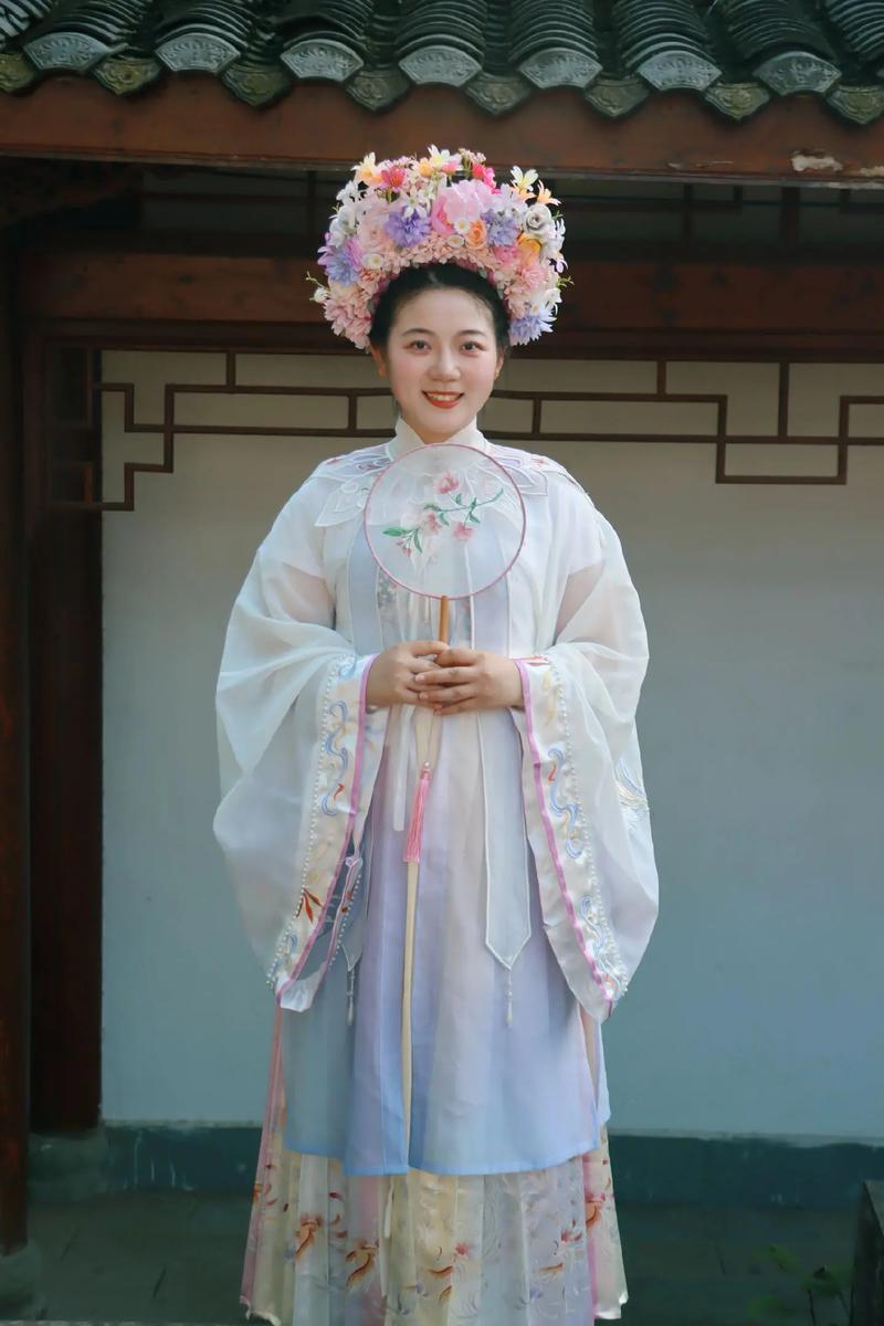 汉服潮：年轻一代的文化自信与潮流探索